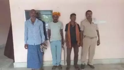 लखीसराय: पुलिस ने दो जगहों से शराब के साथ दो तस्करों और एक शराबी को किया गिरफ्तार