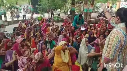 नजीबाबाद: महावतपुर निवासी महिलाओं ने तहसील पहुंचकर गांव के शराब के ठेकों को लेकर उपजिलाधिकारी से की शिकायत #jansamasya