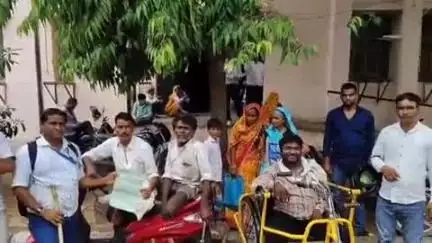 करौली: नवजीवन दिव्यांग सहायता संस्था ने जिला कलेक्टर को सौंपा ज्ञापन, कॉलोनी स्वीकृत कराने की मांग की