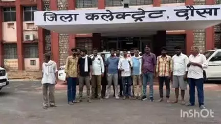 दौसा: दौसा के वार्ड 1 में प्रतीक विहार कॉलोनी में जल भराव की समस्या को लेकर कलेक्टर को सौंपा ज्ञापन