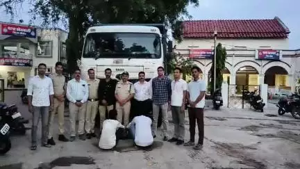 *थाना कोतवाली पुलिस द्वारा चोरी गए डंपर को किया बरामद दो आरोपी गिरफ्तार* राजकुमार जायसवाल ने रिपोर्ट पर कार्यवाही।