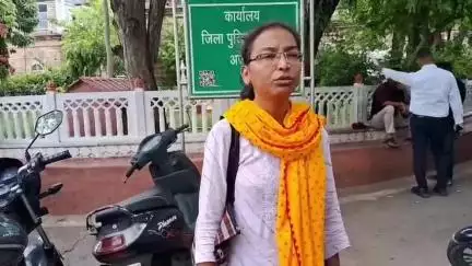 अजमेर: महिला ने धर्मेश मेहरा पर पैरवी के नाम पर ₹50,000 लेने और आरोपी से मिलीभगत का आरोप लगाया
