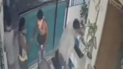 बुलढाणा: शहरातील विश्वास नगर येथे सेवानिवृत्त पोलीस कर्मचाऱ्यांच्या घरात चोरी चोरटे सीसीटीव्ही कॅमेऱ्यात कैद