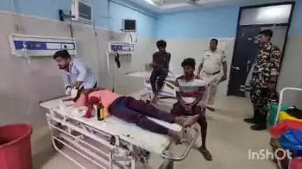 आरा: धोबहा गांव के बेहरा गांव के समीप बाइक सवार को अज्ञात वाहन ने मारी टक्कर, तीन दोस्त घायल, भर्ती आरा सदर अस्पताल