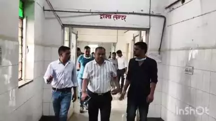 प्रतापगढ़: ऑर्थो सर्जन पर गंभीर आरोपों के बाद जिला अस्पताल में जांच शुरू, CMHO डॉ. जीवराज मीणा ने मरीजों से की पूछताछ
