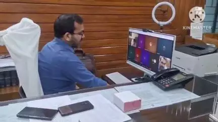आदित्यपुर गम्हरिया: जिले में लगातार बारिश से जलस्तर बढ़ा, बाढ़ के खतरे को देखते हुए उपायुक्त ने अधिकारियों के साथ की बैठक