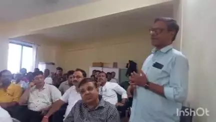 रोहा: रोहा तालुक्यात मंदिरामध्ये चोरीचे प्रमाण वाढले,
रोहा पोलीसांनी मंदिरे सुरक्षेबाबत पदाधिकाऱ्यांना केले मार्गदर्शन