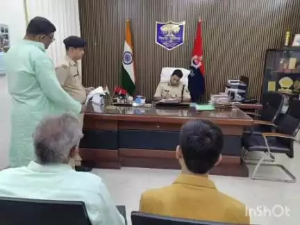 छपरा: पुलिस अधीक्षक कार्यालय, सारण छपरा में जन शिकायतों की सुनवाई, 33 आवेदकों की समस्या का मौके पर निपटारा