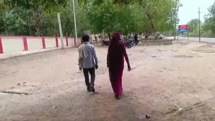 महोबा: ठठेवरा गांव में किशोरी के साथ दुष्कर्म का मामला, कार्रवाई न होने पर एसपी कार्यालय में की गुहार