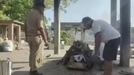 हाथरस: मथुरा बरेली हाइवे पर अचेत मिले अज्ञात युवक की जिला अस्पताल में हुई मौत, समाजसेवियों ने किया अंतिम संस्कार