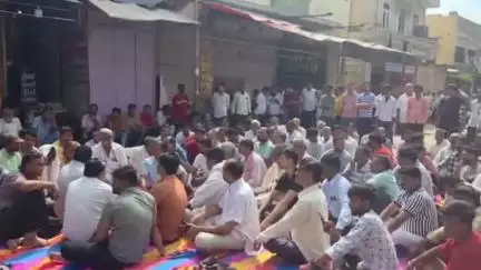 सिकराय: मेहंदीपुर बालाजी में 10 घंटे बाजार बंद रखकर धरना प्रदर्शन बिजली कटौती के विरोध में उतरे व्यापारी #जनसमस्या