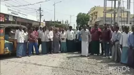 తిమ్మాపూర్ ఎల్ఎండీ కాలనీ: నరకప్రాయంగా బేగంపేట్ రోడ్డు, కాంట్రాక్టర్ పై చర్యలు తీసుకోవాలని గ్రామస్తుల ధర్నా localissue