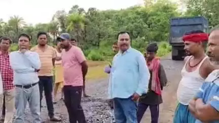 जरमुण्डी: पहरीडीह गांव के पास ग्रामीणों ने सड़क निर्माण कार्य रोका