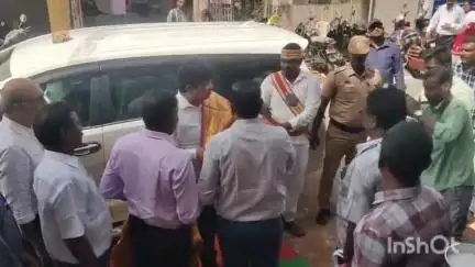 மயிலாடுதுறை: நாராயண பிள்ளை தெருவில் நவீன சுயசேவை மையத்தை துவக்கி வைத்த கலெக்டர்