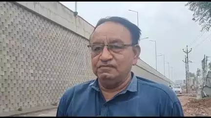 હિંમતનગર: શહેરના મોતીપુરા વિસ્તાર માંથી પસાર થતા નેશનલ હાઇવેની બાજુનો સર્વીસ રોડ બિસ્માર:સ્થાનિકે આપી પ્રતિક્રિયા#jansamasya