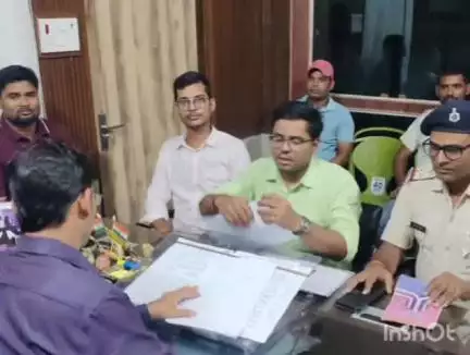 कल्याणपुर: कल्याणपुर में बूढ़ी गंडक नदी के बाया तटबंध पर टीम बिल्डिंग से संबंधित बैठक आयोजित
