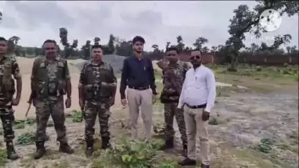 चैनपुर: चैनपुर में माइनिंग की बड़ी कार्रवाई, अवैध रूप से 30 हज़ार सेफ्टी बालू और 5 हज़ार सेफ्टी चिप्स ज़ब्त