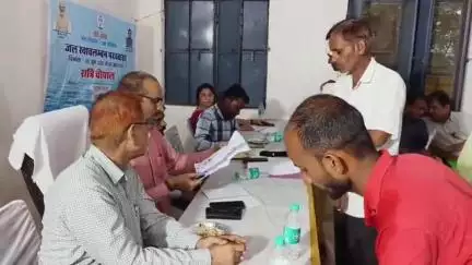 डूंगरपुर: जिला कलक्टर अंकित कुमार सिंह के निर्देशन में ग्राम पंचायत चक महुड़ी में जल रात्री चौपाल का आयोजन हुआ