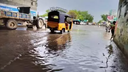 మండల కేంద్రంలో అండర్ పాస్ బ్రిడ్జి కింద వర్షపు నీటితో తీవ్ర ఇబ్బందులు పడుతున్న వాహనదారులు #localissue