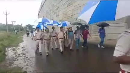 গড়বেতা ৩: চন্দ্রকোনার কদমডিহায় জাতীয় সড়কের উপরে তৈরি হচ্ছে ওভার ব্রিজ, সাধারণের সমস্যার কথা শুনে পরিদর্শনে BDO সহ অন্যান্যরা