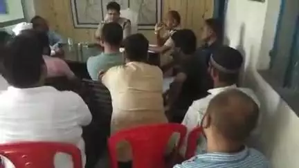 रूड़की: रुड़की कोतवाली परिसर में क्षेत्राधिकारी ने आगामी कावड़ यात्रा को लेकर स्पेशल पुलिस ऑफिसर्स के साथ बैठक की