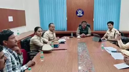 शहरातील पोलीस अधीक्षक कार्यालयात आढावा बैठक