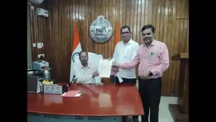 ନୂଆପଡା: ଜିଲ୍ଲାପାଳଙ୍କୁ ତାଙ୍କ କାର୍ଯ୍ୟାଳୟରେ ସାକ୍ଷାତ କରି ମୁଖ୍ୟମନ୍ତ୍ରୀଙ୍କ ଉଦ୍ଦେଶ୍ୟରେ ଓବିସି ମଞ୍ଚର ସ୍ମାରକପତ୍ର ପ୍ରଦାନ