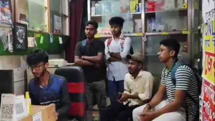 আউশগ্রাম ১: গুসকরায় অনলাইন সেন্টার গুলিতে কলেজে ভর্তির ক্ষেত্রে ফর্ম পূরণের জন্য কম টাকা নেওয়ার আবেদন জানালো TMCP