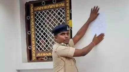 सिसवन: सिसवन थाना पुलिस ने चिपकाए इश्तहार