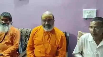 मोहल्ला लक्ष्मी नगर में महंत यति नरसिंहानंद सरस्वती ने कहा, पूरी दुनिया को इजराइल के युद्ध के सबक सिखाना चाहिए