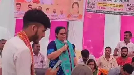 बिसवां: थानगांव क्षेत्र में मियां पुरवा चौराहे पर विधायक आशा मौर्या ने नवनिर्मित अम्बेडकर पार्क का फीता काटकर किया उद्घाटन