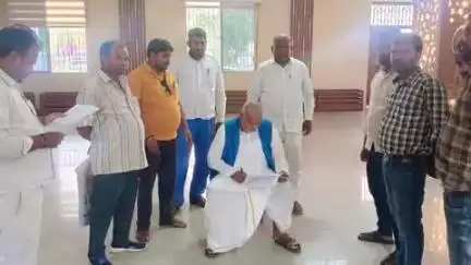 बिहार: ग्रामीण विकास मंत्री श्रवण कुमार ने बिहार शरीफ सर्किट हाउस में जनता और कार्यकर्ताओं की समस्याएं सुनीं