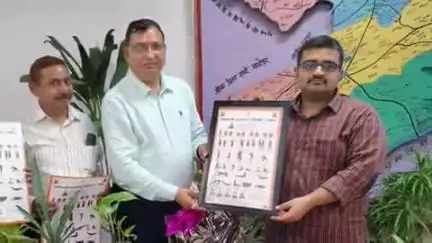 करौली: DM ने कलेक्ट्रेट में योगा पोस्टर का विमोचन किया, जिलास्तरीय योगा कार्यक्रम जैन मंदिर श्रीहावीरजी में होगा आयोजित