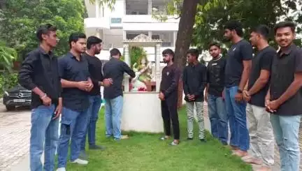 વડોદરા દક્ષિણ: MSU વિસ્તાર માં વિદ્યાર્થી ઓ દ્વારા કાળા દિવસ ને એક વર્ષ પૂર્ણ થયેલ હોય માં સરસ્વતી ની પૂજા કરવામાં આવી