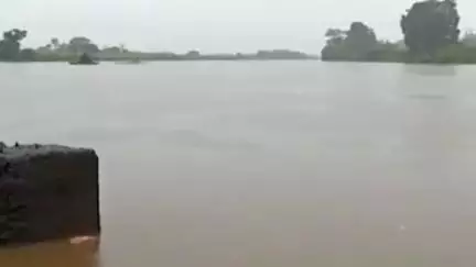 राधानगरी: राधानगरी धरणातून २५०० क्यूसेक विसर्ग कायम 
भोगावतीच्या पातळीत वाढ, नागरिकांना सतर्कतेचा इशारा