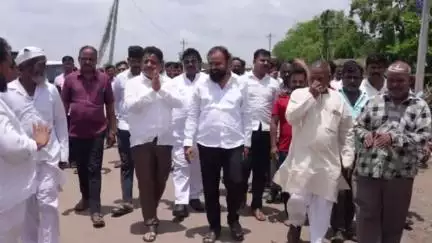 ಸಿಂದಗಿ: ಕಡಣಿ ಗ್ರಾಮದಲ್ಲಿ 2ಕೋಟಿ ರೂಪಾಯಿ ವೆಚ್ಚದ ರಸ್ತೆ ಕಾಮಗಾರಿ ಭೂಮಿಪೂಜೆ ನೆರೆವೇರಿಸಿದ ಶಾಸಕ ಅಶೋಕ್ ಮನಗೂಳಿ