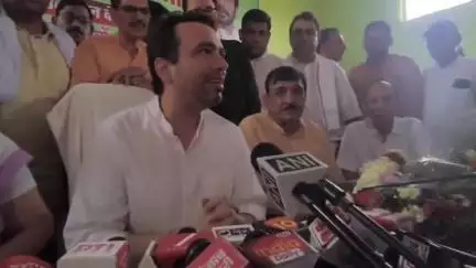 खेकड़ा: केंद्रीय मंत्री जयंत चौधरी ने गांधी विद्यालय खेकड़ा में मिनी स्टेडियम की सौगात दी, बोले- जिले को बनाना है स्पोर्ट्स का हब