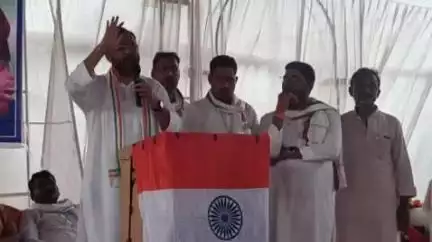 सुल्तानपुर: कांग्रेस पार्टी ने शहर के गभड़िया स्थित मैरिज लॉन में आयोजित किया संविधान बचाओ सम्मेलन, बड़े नेताओं की उपस्थिति