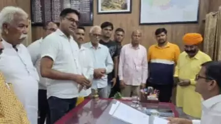 सोजत: महात्मा ज्योतिबा फूले कृषि उपज मंडी सोजत में ₹530000 की चोरी की वारदात को लेकर व्यापारियों ने डीएसपी को दिया ज्ञापन