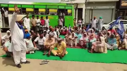 ਬੁਢਲਾਡਾ: ਲਾਪਤਾ ਲੜਕੀ ਦੀ ਭਾਲ ਚ ਪ੍ਰਸ਼ਾਸਨ ਦੀ ਢਿੱਲੀ ਕਾਰਗੁਜ਼ਾਰੀ ਕਾਰਨ ਪਿੰਡ ਵਾਸੀਆਂ ਨੇ ਸਦਰ ਬੁਢਲਾਡਾ ਥਾਣੇ ਦਾ ਕੀਤਾ ਕਰਾਓ