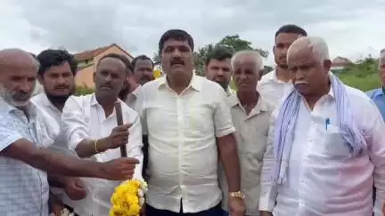 ಕೃಷ್ಣರಾಜಪೇಟೆ: ಚಟ್ಟಂಗೆರೆ ಗ್ರಾಮದಲ್ಲಿ ಲೋಕೋಪಯೋಗಿ ಇಲಾಖೆ ವತಿಯಿಂದ 1 ಕೋಟಿ ರೂ ವೆಚ್ಚದಲ್ಲಿ ನೂತನ ರಸ್ತೆ ಕಾಮಗಾರಿಗೆ ಶಾಸಕ ಎಚ್.ಟಿ ಮಂಜು ಚಾಲನೆ