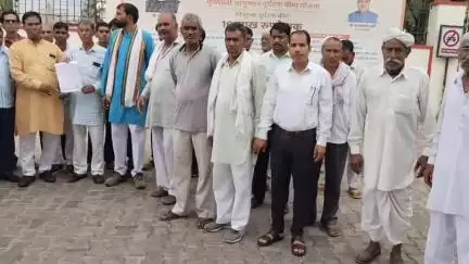 झुंझुनू: खेतड़ी तहसील के देवता ग्राम पंचायत के सैकड़ो लोगों ने DM को दिया ज्ञापन ग्राम पंचायत को यथावत रखने की मांग #JANSAMSYA