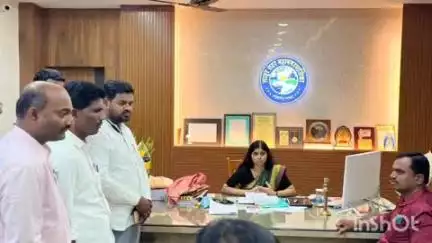 लातूर: लातूर शहर राष्ट्रवादी काँग्रेस पार्टी शरदचंद्र पवार पक्षाच्या वतीने नुतन आयुक्त मानसी मिना यांचा केले स्वागत व सत्कार