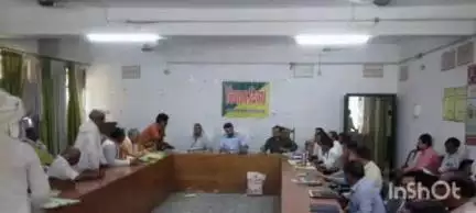 बलिया: मुख्य विकास अधिकारी ओजस्वी राज की अध्यक्षता में कृषि भवन सभागार में किसान दिवस का आयोजन हुआ