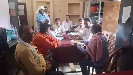 आंदर: आंदर प्रखंड मुख्यालय में त्रिस्तरीय पंचायत उपचुनाव के लिए तीन प्रत्याशियों ने कराया नामांकन