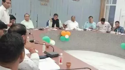 पीलीभीत: गांधी सभागार में किसान दिवस पर डीएम ने सुनी किसानों की समस्याएं, खाद की उपलब्धता का मुद्दा उठाया