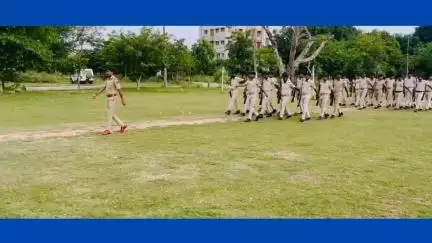 पुलिस केंद्र, सारण में पी०टी० एवं परेड का आयोजन