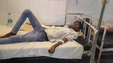 झालरापाटन: भीमसागर में जामुन के पेड़ पर चढ़कर जामुन तोड़ते समय युवक करंट की चपेट में आकर घायल