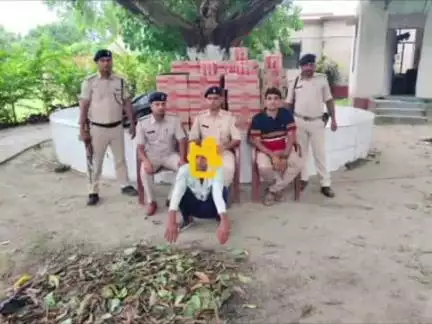 ठाकुरगंज: पाठामारी थाना क्षेत्र में 653.4 लीटर विदेशी शराब के साथ 1 तस्कर गिरफ्तार, वाहन और मोबाइल ज़ब्त