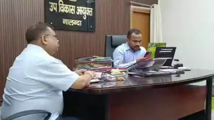 बिहार: जिला समाहरणालय में उप विकास आयुक्त की अध्यक्षता में विधानसभा चुनाव में मतदान प्रतिशत बढ़ाने के लिए बैठक हुई